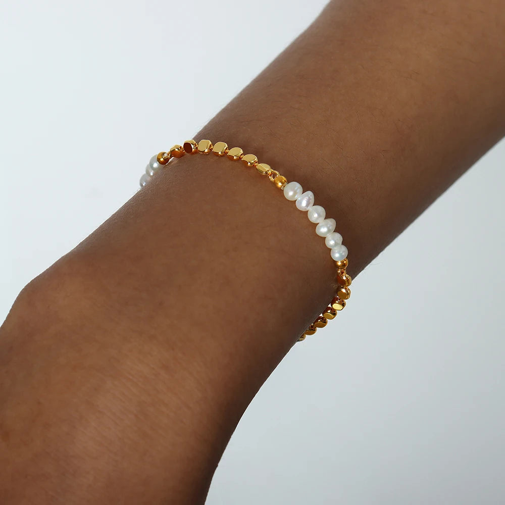 Pulsera de Perlas Naturales de Acero Chapado en Oro de 18K 